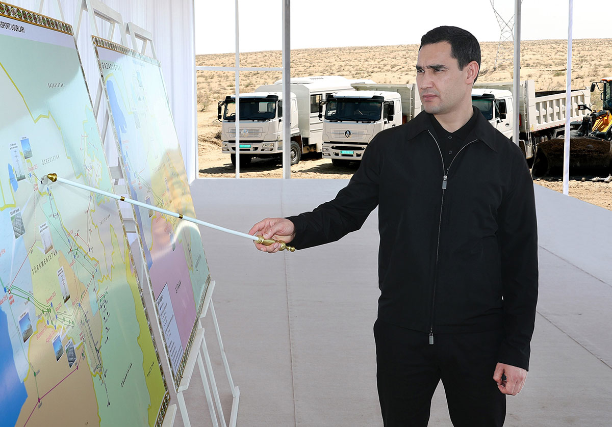 President Serdar Berdimuhamedov got acquainted with the state of affairs in various areas of the Dashoguz velayat